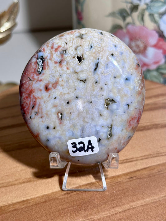 Red & blue Ocean jasper palmstone 32A