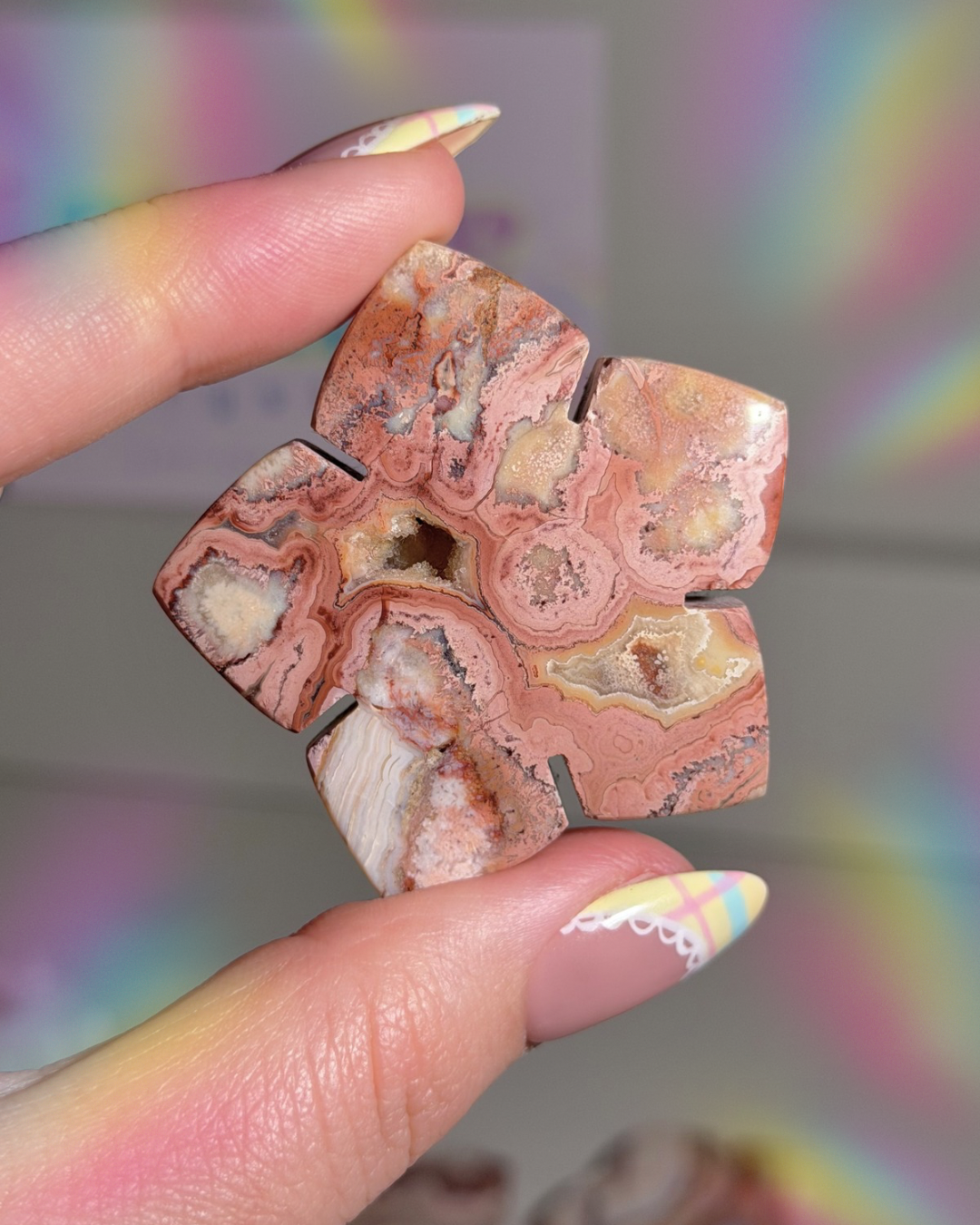 Pink plume agate flower carving - Intuitive pick