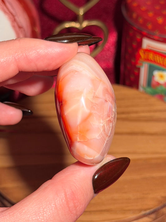 Pink carnelian palmstone 12T