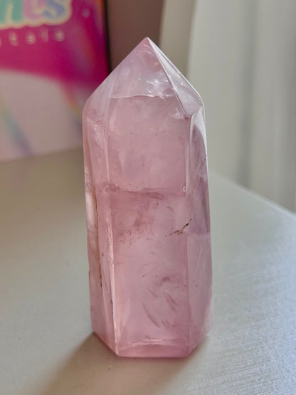 Gemmy purple-toned rose quartz tower