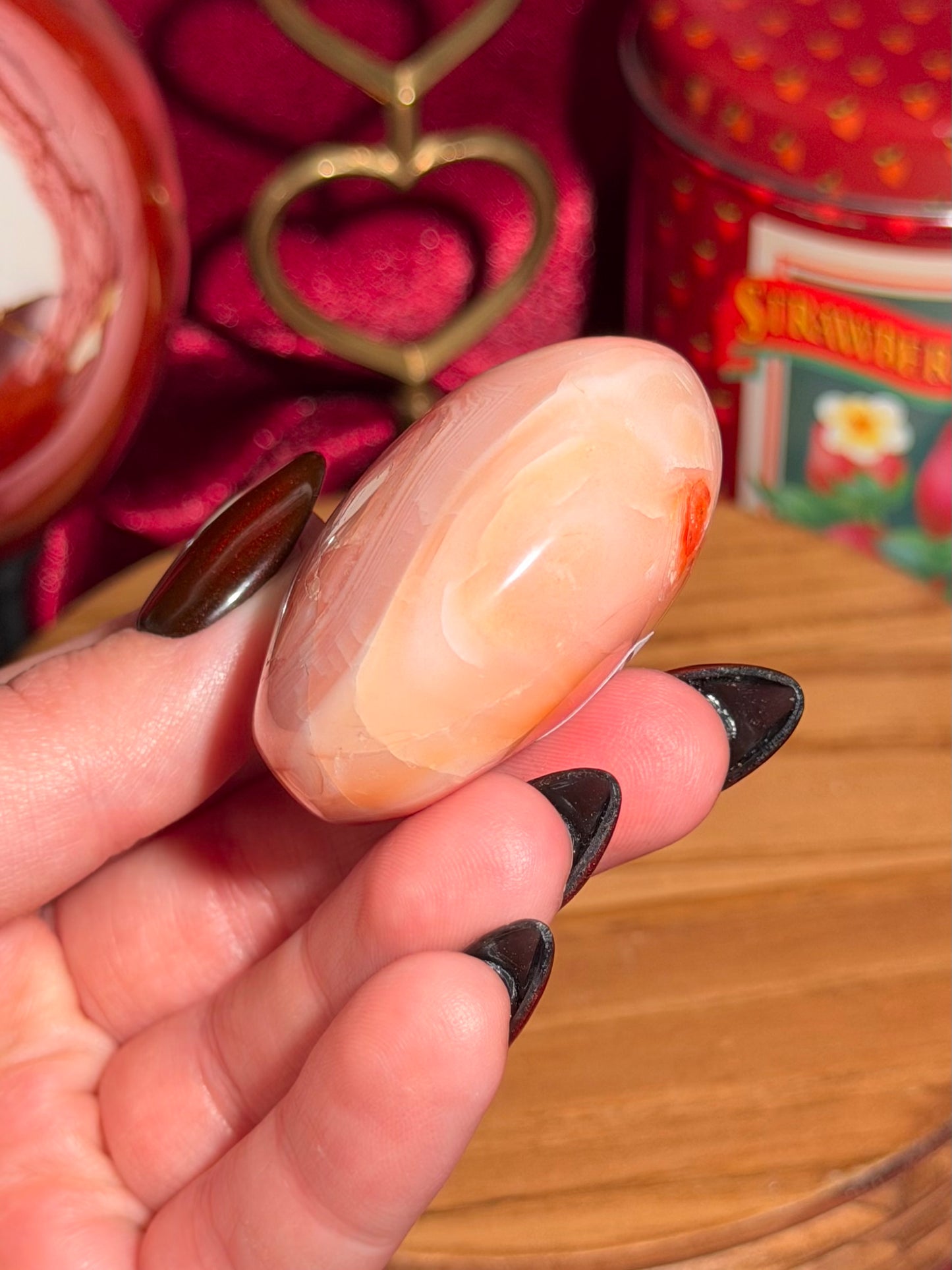 Pink carnelian palmstone 12T