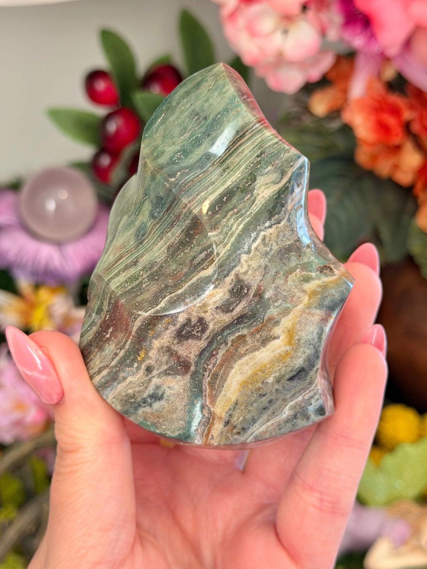 Green sea jasper flame with quartz veins