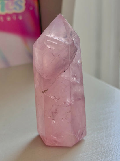 Gemmy purple-toned rose quartz tower