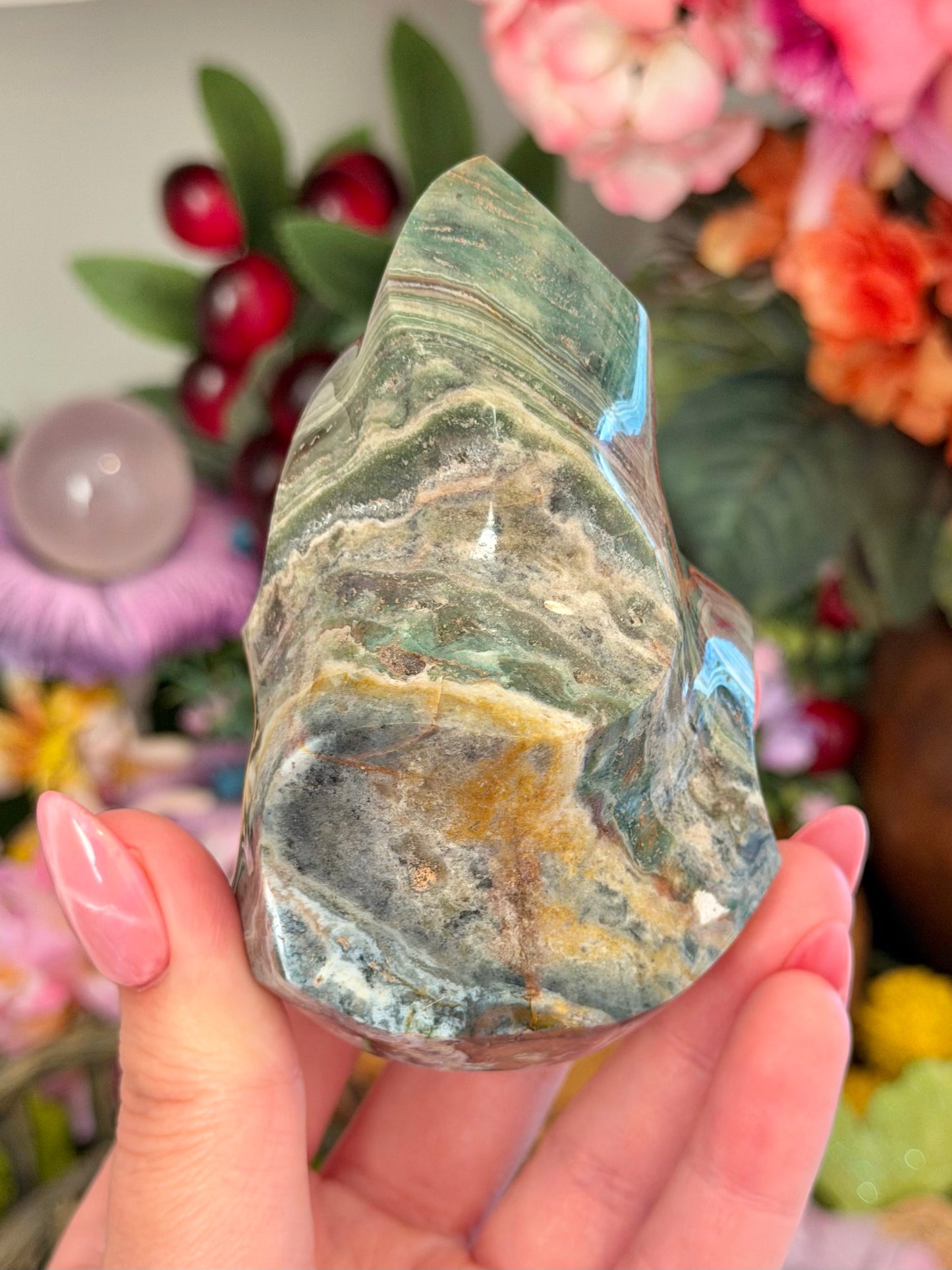 Green sea jasper flame with quartz veins