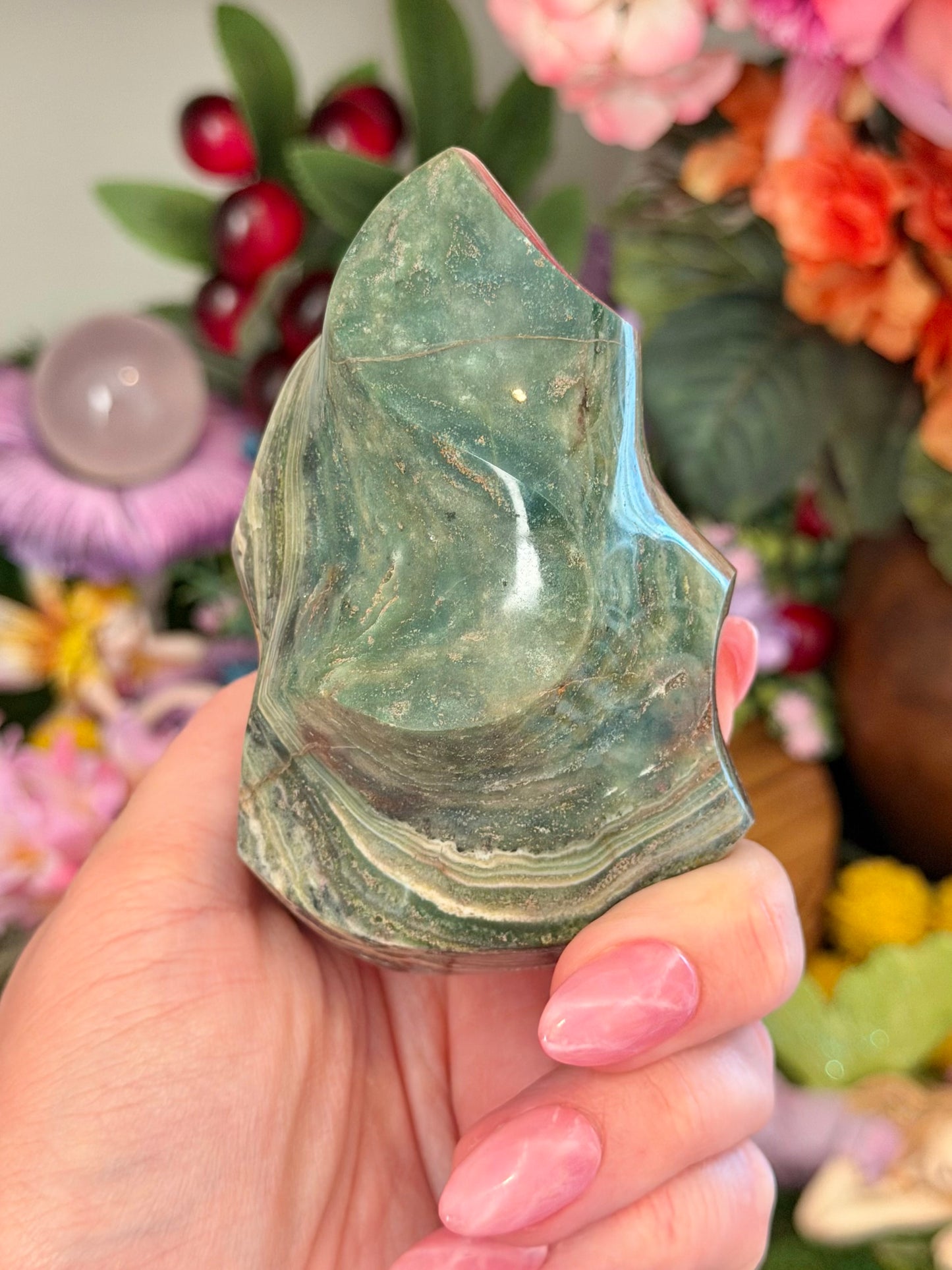 Green sea jasper flame with quartz veins