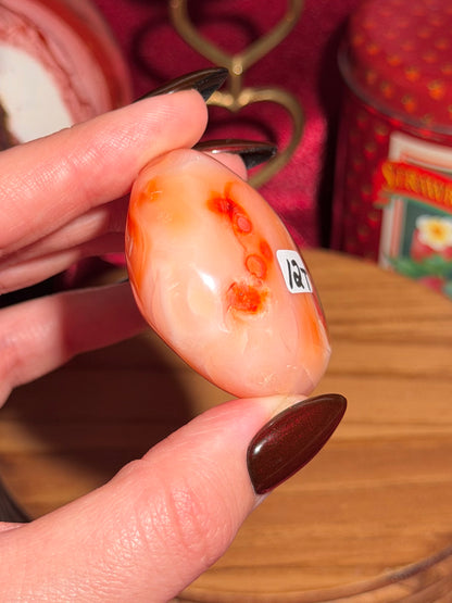 Pink carnelian palmstone 12T