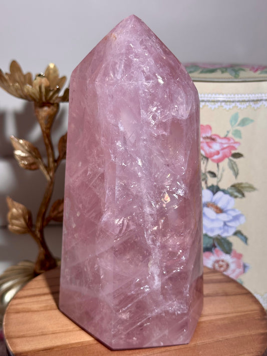HQ Saturated pink gemmy rose quartz tower with bright star flash