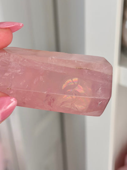 Gemmy purple-toned rose quartz tower