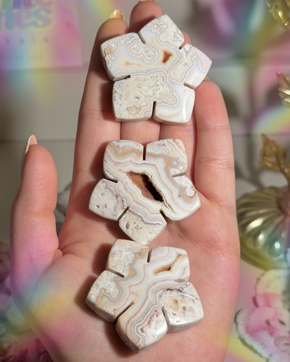 Pink plume agate flower carving - Intuitive pick