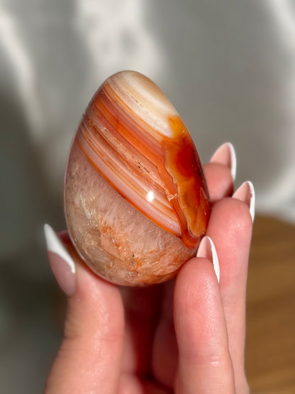 Banded carnelian egg