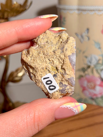 Pastel lilac Laguna agate with parallax banding
