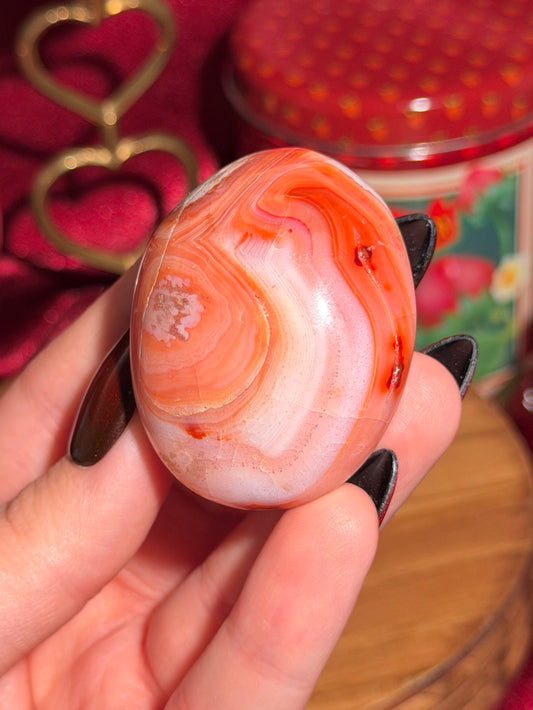 Pink carnelian palmstone 13E