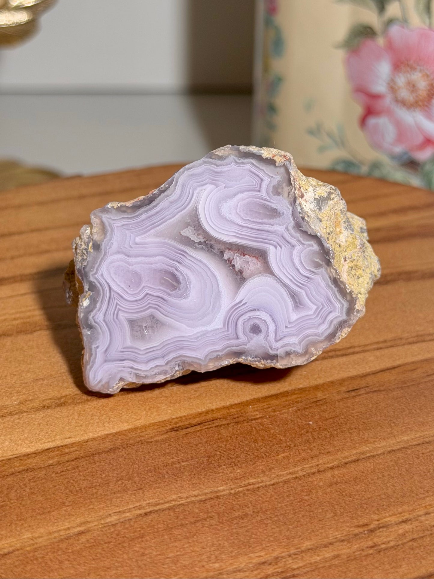 Pastel lilac Laguna agate with parallax banding