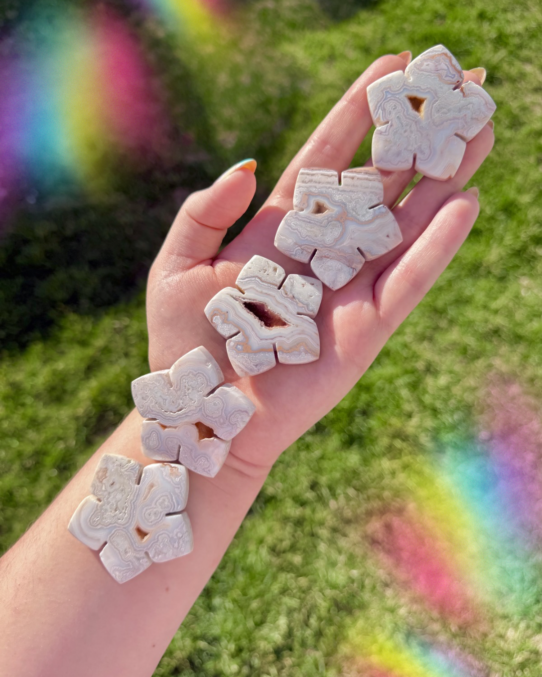 Pink plume agate flower carving - Intuitive pick