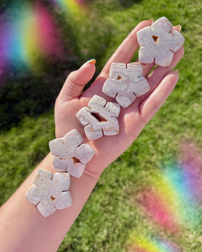 Pink plume agate flower carving - Intuitive pick