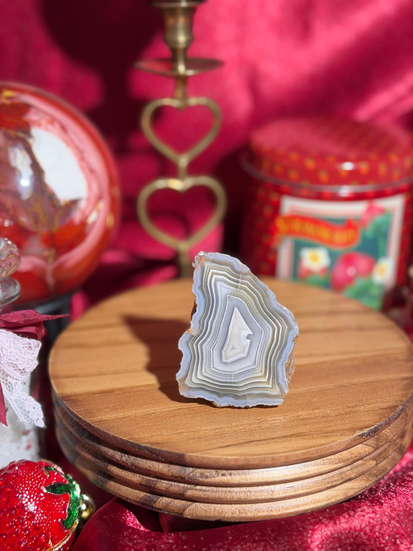 Cool neutral toned Laguna agate from Mexico