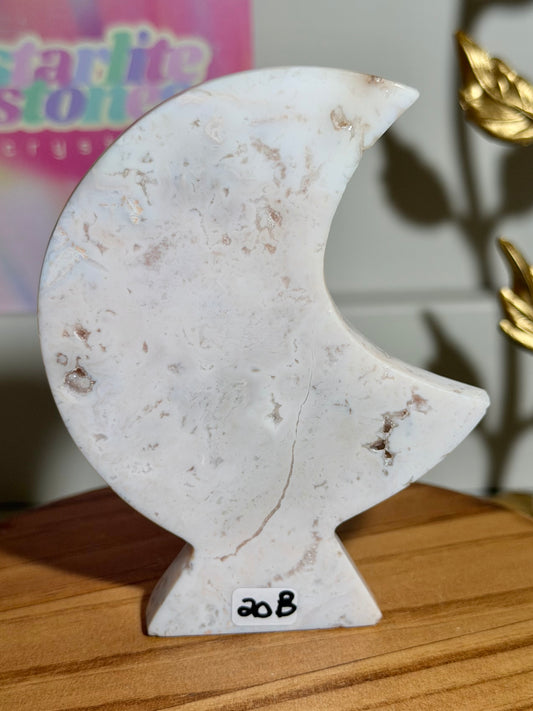 Pink carnelian self-standing moon carving from Indonesia (20B)