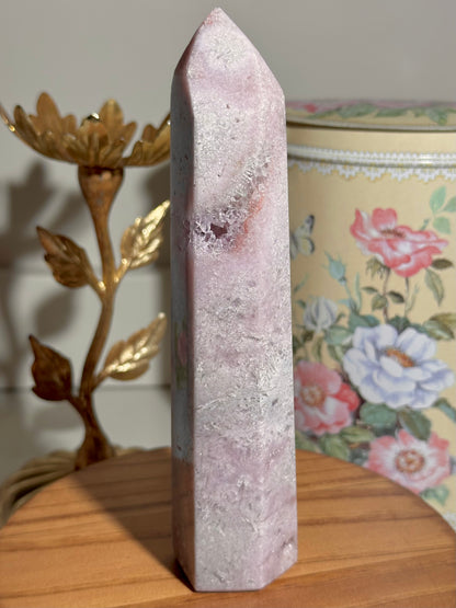 Pastel lilac Brazilian pink amethyst tower