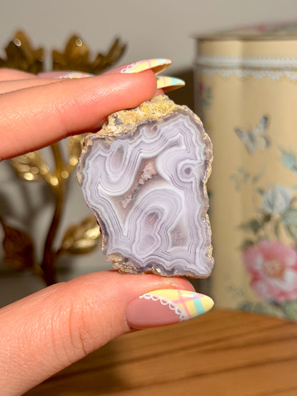 Pastel lilac Laguna agate with parallax banding