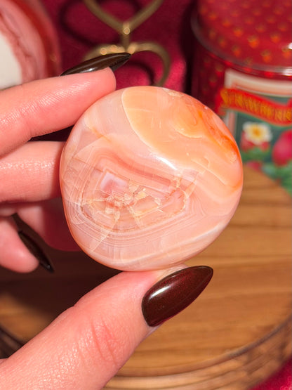 Pink carnelian palmstone 12T