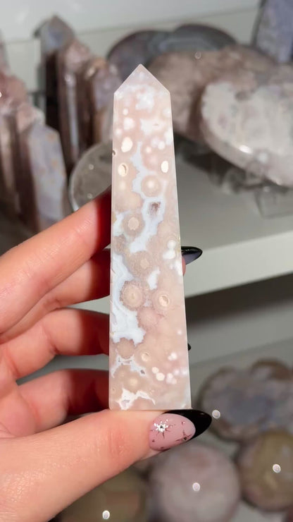 Flower agate tower (R)