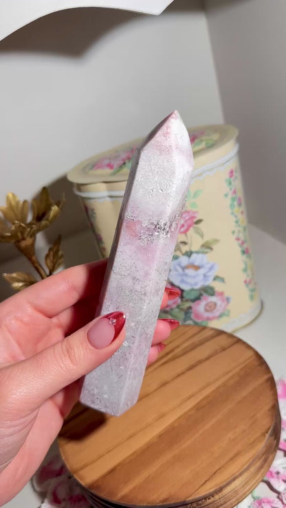 Pastel lilac Brazilian pink amethyst tower